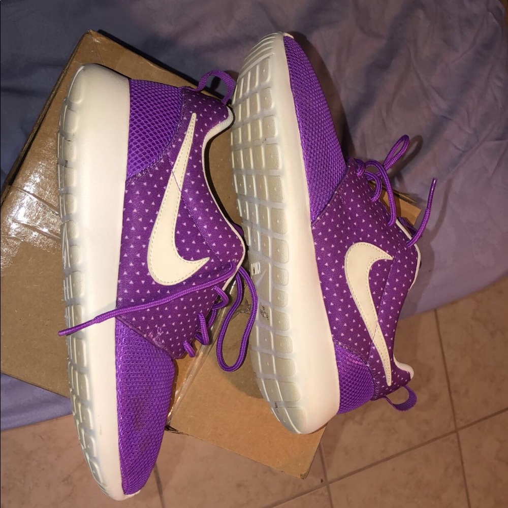 Women’s Nike Roshe sneakers